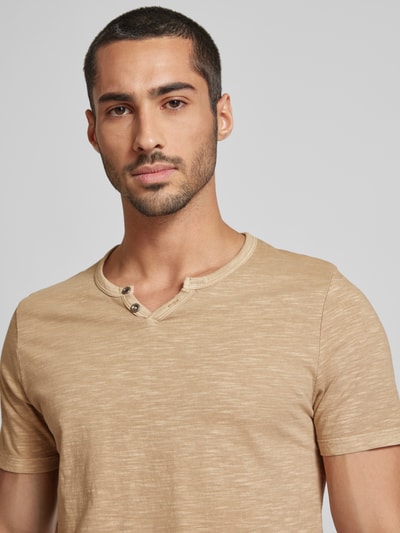 Jack & Jones T-Shirt mit V-Ausschnitt Modell 'SPLIT' Beige 3