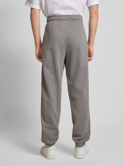 CHAMPION Sweatpants mit Label-Detail Graphit 5