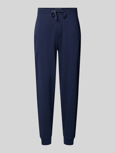 Produktfoto, dunkelblaue Sweatpants mit elastischem Bund von Christian Berg Men aus reiner Baumwolle, gerade Passform, seitliche Eingrifftaschen