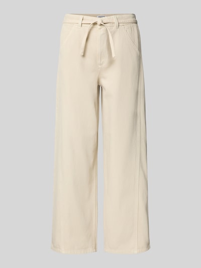 Produktfoto, Jeans mit Bindegürtel von Jake*s Casual in Beige, Wide-Fit, Eingrifftaschen, Reine Baumwolle, Bundweite 40 cm, Innenbeinlänge 69 cm.