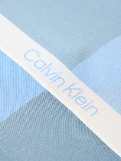 Productfoto, Tuch aus Viskose-Mix van CK Calvin Klein in meerkleurig look met labelopschrift, zachte textuur, dames, materiaalmix