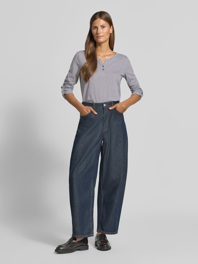 Vrouwenmodel draagt Regular fit shirt met lange mouwen van puur katoen van Tom Tailor, Dames, blauw-wit geruit, volledig aanzicht voorkant.