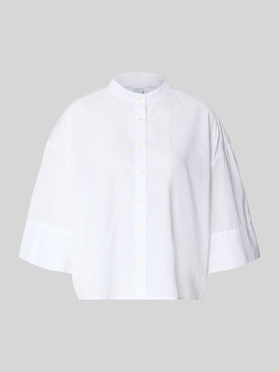 Produktfoto, Boxy Fit Bluse mit Stehkragen und 3/4-Arm von Emily Van den Bergh, biała bawełna, krój boxy fit, zapięcie na guziki, długość tyłu 68 cm, długość rękawa 29 cm