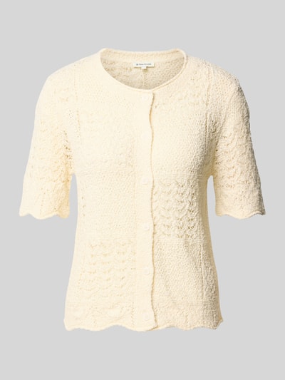 Produktfoto, Regular Fit Strickjacke aus Baumwoll-Mix von Tom Tailor in Optik: Unifarben, Lochstrickmuster, Rundhals, Kurzarm, Materialverarbeitung: Strick, Farbe creme, einreihige Knopfleiste.