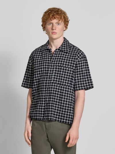 REVIEW Koszula casualowa o kroju regular fit z kieszenią na piersi Czarny 4