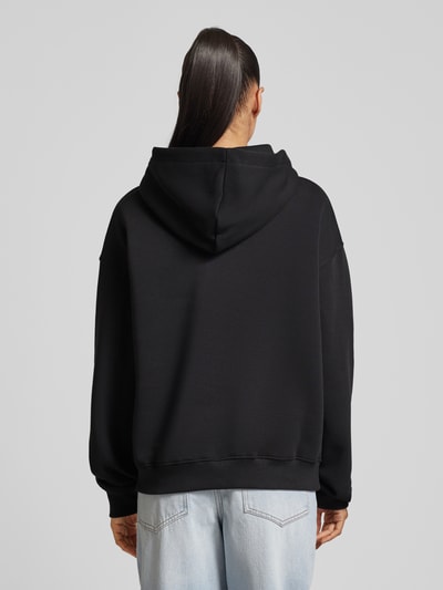 Gina Tricot Hoodie mit überschnittenen Schultern Black 5