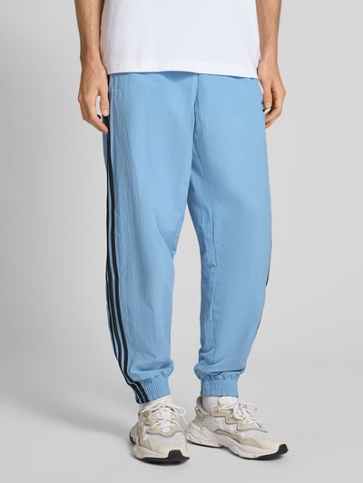 adidas Originals Spodnie dresowe o kroju regular fit z wyhaftowanym logo model ‘FIREBIRD’ Szaroniebieski 4