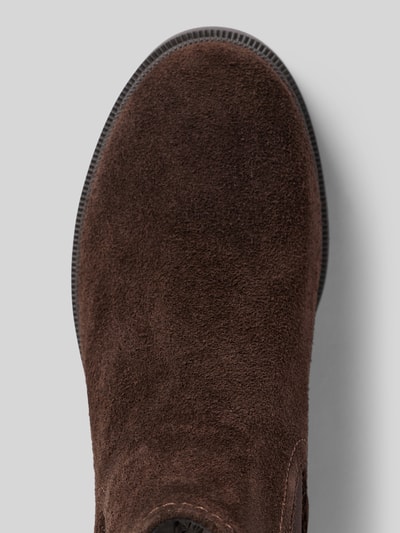 Produktfoto, Boots aus echtem Leder von Tamaris w kolorze ciemnobrązowym, miękka tekstura zamszu, zbliżenie na przód cholewki, kozaki damskie