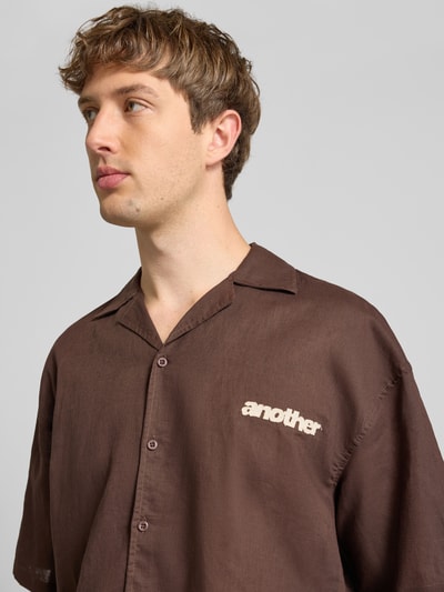 ANOTHER COTTON LAB Koszula lniana o kroju relaxed fit z wyhaftowanym logo Ciemnobrązowy 3
