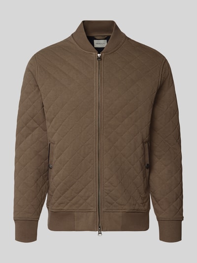 Produktfoto, braune Regular Fit Sweatjacke aus Baumwoll-Mix von GANT, gesteppte Struktur mit Rauten, sichtbare Taschen, Herren Sweatjacke