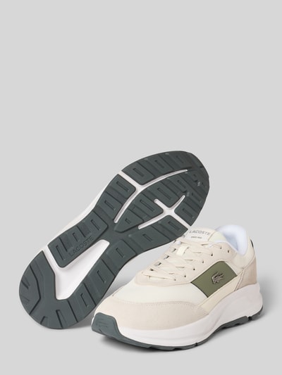 Produktfoto, Low Top Sneaker mit Leder-Details Modell 'RUN SET' von Lacoste, mehrfarbig, abgerundete Spitze, flache Sohle, Leder-Mix, Mesh und Velours, Label-Prägung, Metall-Logo, kontrastierende Lederdetails, profilierte Laufsohle.
