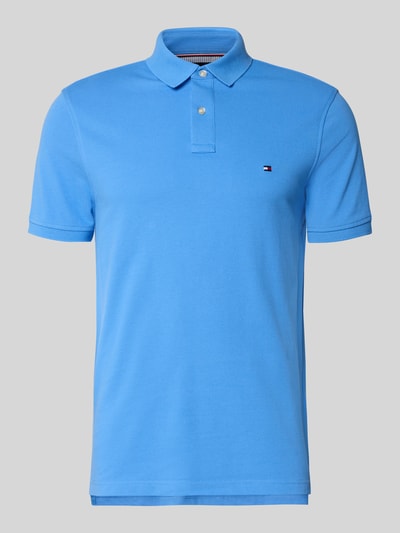 Produktfoto, Regular Fit Poloshirt aus Baumwoll-Mix von Tommy Hilfiger in Hellblau, unifarben, Polokragen, Logo-Stitching, Piqué-Textur