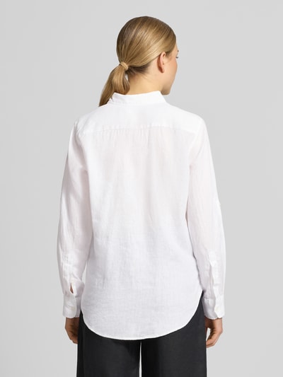 Frauenmodel trägt Relaxed Fit Leinenhemd aus reinem Leinen von Lauren Ralph Lauren in Weiß, strukturierte Flammgarn-Optik, Ganzkörperansicht Rückansicht.