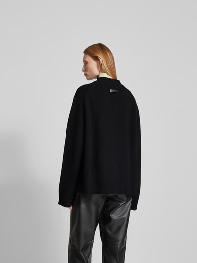 Nanushka Oversized Pullover mit V-Ausschnitt Black 5