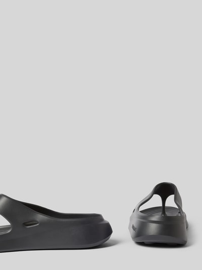 Lacoste Flip Flops mit Label-Prägung Anthrazit 2