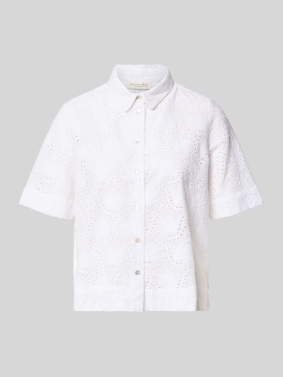 Produktfoto, Bluse mit Lochstickerei und Hemdblusenkragen von Christian Berg Woman aus Reine Baumwolle, Straight Fit, weiße Textur, Knopfleiste