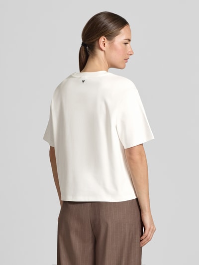 Vrouwenmodel draagt wit boxy fit t-shirt van puur katoen model 'SALA' van Weekend Max Mara, dames t-shirt, volledige achteraanzicht.