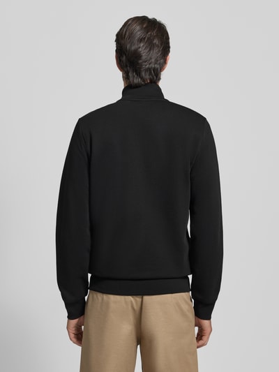 Männermodel trägt Regular Fit Sweatjacke aus Baumwoll-Mix von Lacoste in Optik: Unifarben mit Stehkragen, gerippten Abschlüssen, Rückansicht.