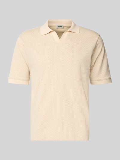Produktfoto, Regular Fit Poloshirt mit V-Ausschnitt Modell 'ACAYO' von Drykorn, beiges Baumwoll-Mix, kurze Ärmel, dezentes Muster, neutrale Farbgebung