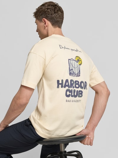 DRYKORN T-Shirt mit Motiv-Print und Rundhalsausschnitt Sand 3