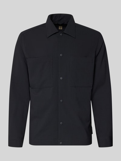 Produktfoto, Regular Fit Overshirt mit Baumwoll-Anteil - Marc O'Polo × DFB Travel Collection, unifarben, schwarze Webware, Druckknopfleiste, große Brusttaschen, Label Patch, Umlegekragen, lange Ärmel mit Manschette, glatte Textur