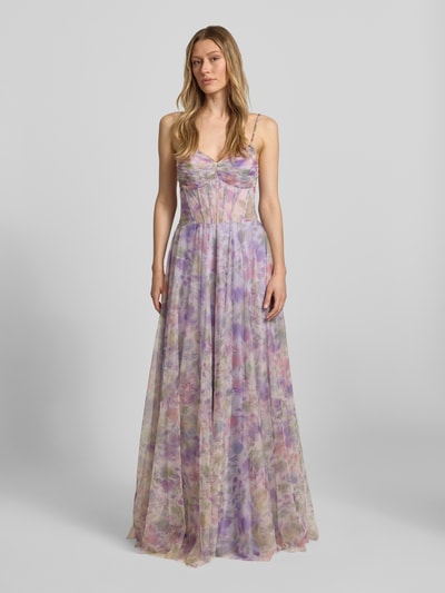 Frauenmodel trägt Corsagenkleid im Allover-Look von Mascara mit floralen Pastellfarben, A-Linie, Maxikleid, Drapierungen, Ganzkörperansicht von vorne.