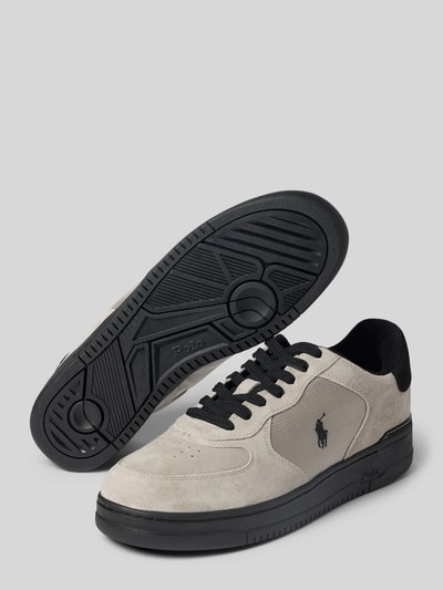 Produktfoto, Sneaker aus echtem Veloursleder Modell 'MASTERS' von Polo Ralph Lauren in Beige und Schwarz mit glatter und rauer Textur, Herren Sneaker