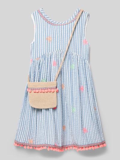 Produktfoto, Kleid mit Umhängetasche von Happy Girls aus reiner Baumwolle in A-Linie, Rundhalsausschnitt, Stitchings, Bommeln, długość tyłu w rozmiarze 116: 57 cm, niebiesko-białe paski, kolorowe detale, tekstura lekko marszczona
