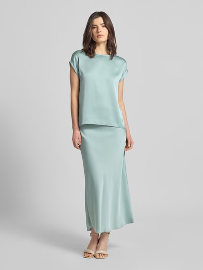 Vrouwenmodel draagt T-shirt met ronde hals model 'ELLETTE' van Vila, mix van viscose en elastaan, los model, dames, mintgroen, volledige lichaamsvooraanzicht.