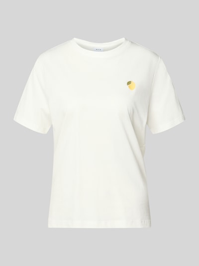 Produktfoto, T-Shirt mit Rundhalsausschnitt Modell 'SYBILLA' von Vila, Damen T-Shirt in Weiß aus Reine Baumwolle, Regular-Fit, kleines Zitronen-Stitching auf der Brust, glatte Textur, Rückenlänge bei Größe S: 60 cm.