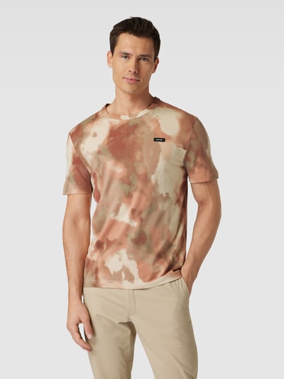 CK Calvin Klein T-shirt ze wzorem moro na całej powierzchni Terakotowy 4