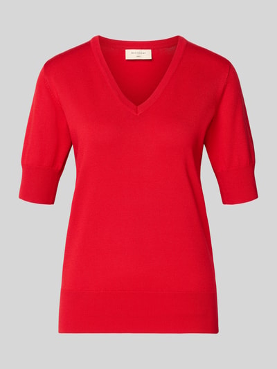 Productfoto, Strickshirt mit V-Ausschnitt Modell 'Katie' van FREE/QUENT in helder rood, regular fit, viscosemix met stretch, fijne textuur