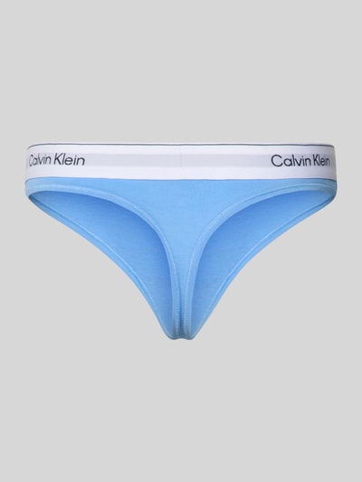 Produktfoto, hellblaues Höschen aus leichtem Stoff, elastischer weißer Bund mit Calvin Klein Schriftzug, glatte Textur