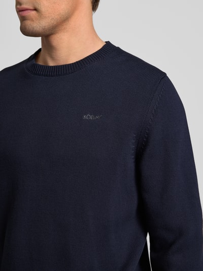 s.Oliver RED LABEL Regular Fit Strickpullover aus reiner Baumwolle mit Label-Stitching Dunkelblau 3