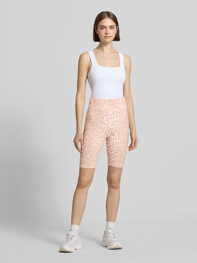 Kobiece model prezentuje spodenki kolarki Radlerhose im Allover-Look model 'Romy' od OH APRIL, mieszanka bawełny i elastanu, dopasowany krój, wzór na całej powierzchni, szerokość w rozmiarze S: 36 cm, długość wewnętrzna nogawki w rozmiarze S: 50 cm, jasnoróżowy wzór, gładka tekstura, pełny widok z przodu