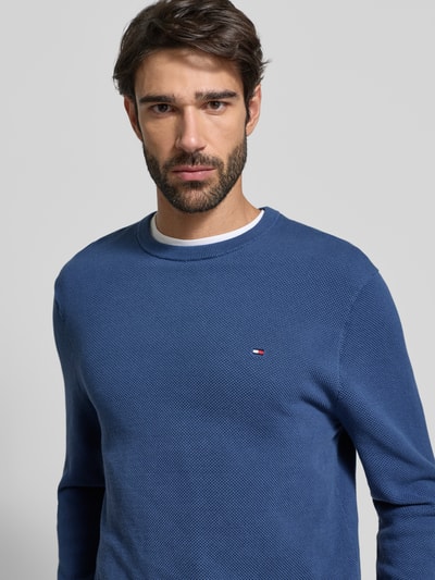 Tommy Hilfiger Sweter z dzianiny o kroju regular fit z czystej bawełny Jeansowy niebieski 3