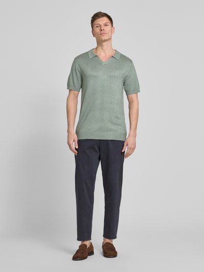 Lindbergh Slim Fit Poloshirt mit V-Ausschnitt Modell 'Ecovero' Gruen 1