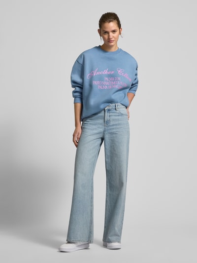 ANOTHER COTTON LAB Oversized Sweatshirt mit Label-Print Modell 'Palma' Hellblau 1