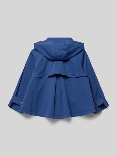Productfoto, Regular Fit Jacke mit Umlegekraag van Mayoral in blauw, kap, steekzakken, knoopsluiting, gladde stof, kinderjack, rugaanzicht. Ruglengte maat 116: 48 cm, schouderbreedte: 30 cm, mouwlengte: 44 cm.