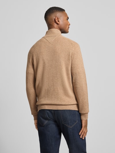 Tommy Hilfiger Bluza z kołnierzem o kroju regular fit z czystej wełny Camel 5