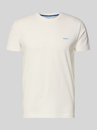 Produktfoto, T-Shirt mit Label-Detail von Gant in Cremeweiß, reine Baumwolle, gerader Schnitt, Rundhalsausschnitt, glatte Textur