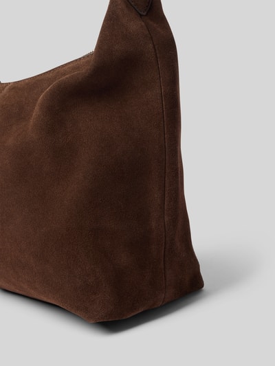 Produktfoto, Handtasche mit Tragehenkel von Mango aus echtem Rindsleder in Dunkelbraun, samtige Textur, sichtbare Naht, Detailaufnahme.