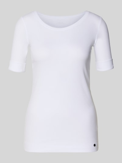 Produktfoto, T-Shirt mit Ärmelaufschlag und Rundhalsausschnitt von Marc Cain, Weiß, Baumwoll-Mix mit Stretch-Anteil, Feinripp, körpernaher Schnitt, Rückenlänge 62 cm bei Größe 36.