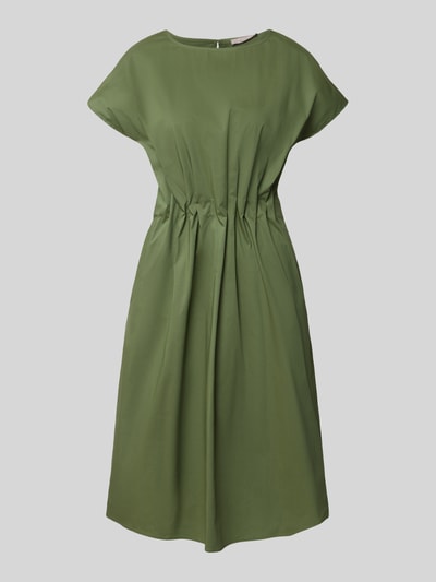 Produktfoto, Midikleid mit Rundhalsausschnitt und Drapierungen von Christian Berg Woman Selection aus grünem Baumwoll-Mix mit Stretch-Anteil, taillierter Schnitt, Rückenlänge 108 cm, Brustweite 42 cm, schlichte Struktur und glatte Textur.