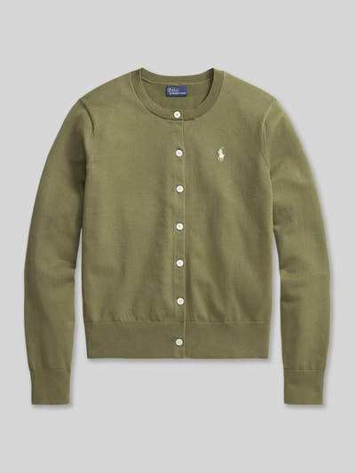 Produktfoto, olivgrüne Regular Fit Strickjacke mit Logo-Stitching von Polo Ralph Lauren, Rundhalsausschnitt, Baumwoll-Mix, weiße Knopfleiste, elastische Abschlüsse.