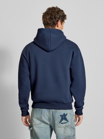 REVIEW Hoodie met labeldetail Marineblauw - 5