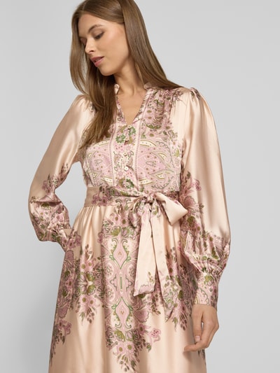 Neo Noir Midikleid mit Paisley-Muster Modell 'Nova' Rose 3