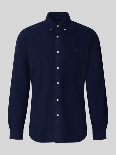Produktfoto, dunkelblaues Custom Fit Freizeithemd aus reiner Baumwolle von Polo Ralph Lauren vor grauem Hintergrund, klare Linien und glatte Textur. Herren Freizeithemd von Polo Ralph Lauren