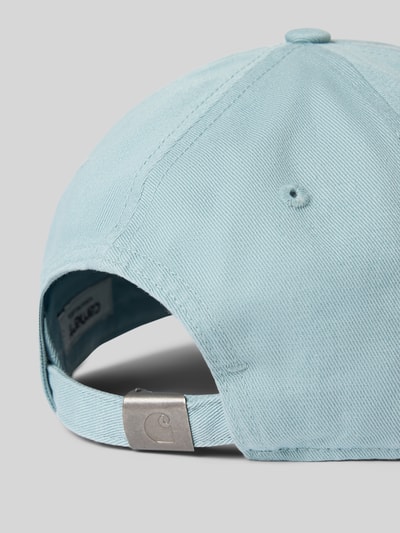 Produktfoto, hellblaue Basecap mit Label-Stitching Modell 'Madison' von Carhartt Work In Progress aus reiner Baumwolle, verstärkter Schirm, größenverstellbar.
