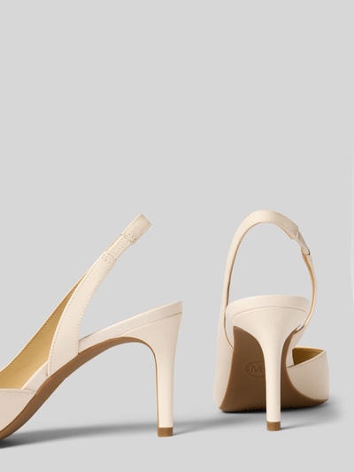 Productfoto, Slingbacks uit echt leer model 'ALINA' van MICHAEL Michael Kors, spitse model, smalle riempjes, inzet van elastiek, naaldhak, gladde zool, hakhoogte bij maat 40: 9 cm, beige kleur, simpele lijnen, gladde textuur